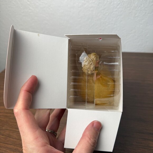 Hallmark Keepsake 2020 Holiday Barbie Ornament Christmas Blonde OPEN IN BOX - Picture 4 of 5